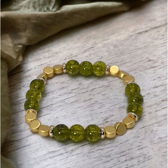 NWT Wool + Pepper Co. Peridot Beaded Bracelet with gold accents - Picture 1 of 3
